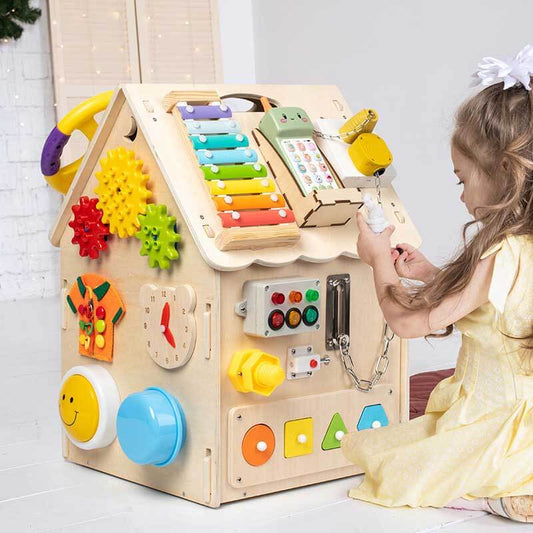 Montessori Aktivitets­hus i Trä